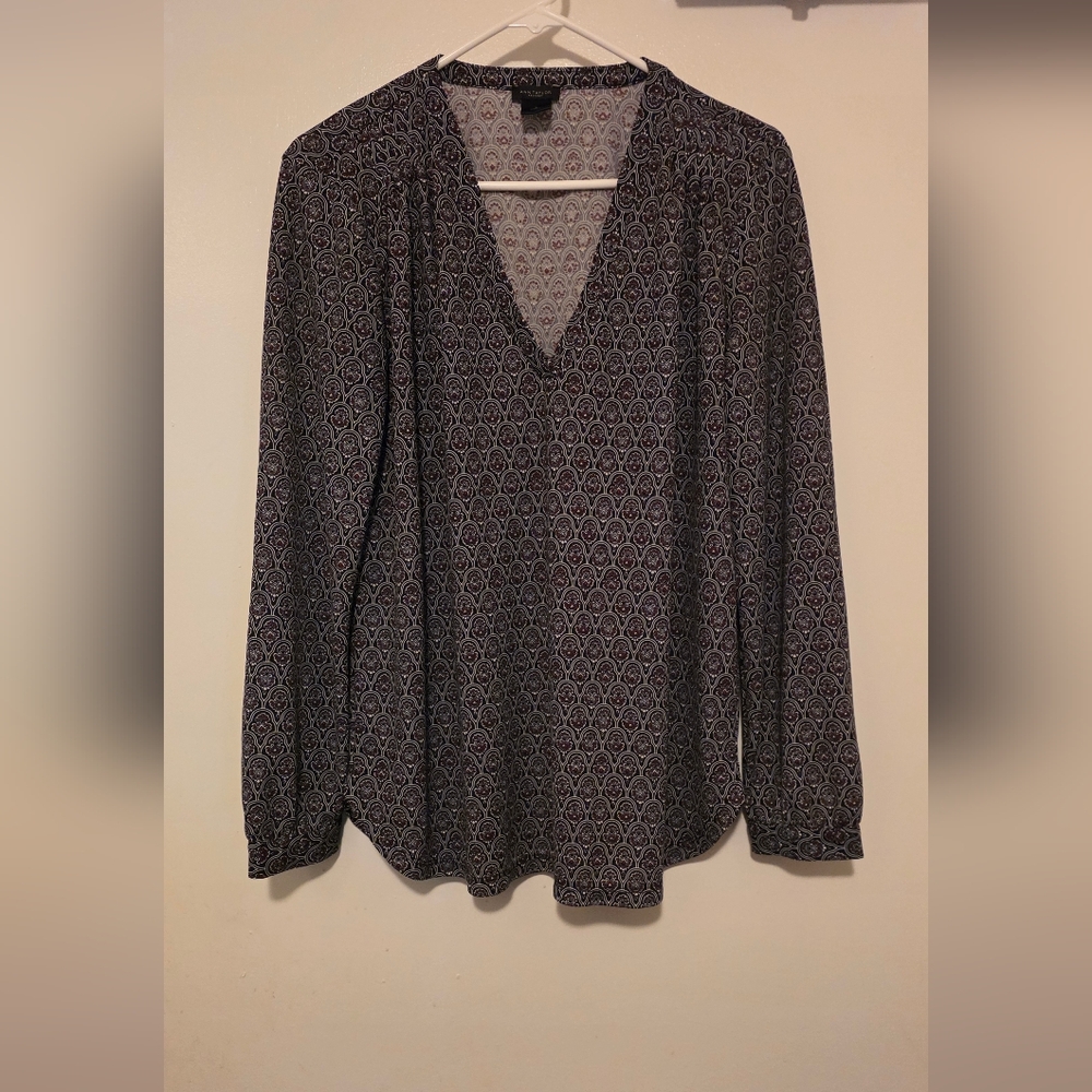Ann Taylor Black and White Printed V-Neck Blouse